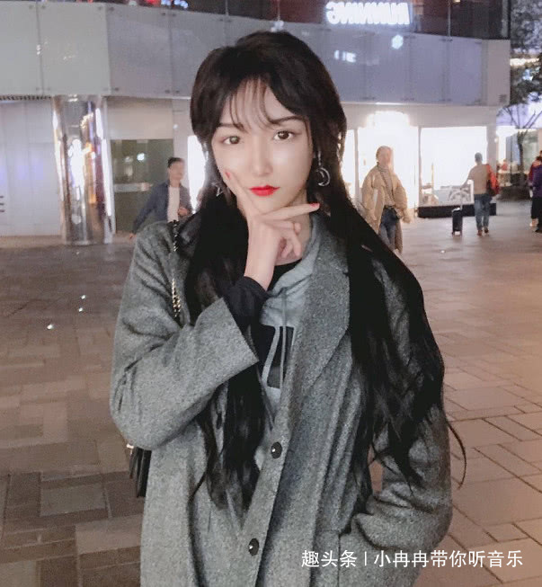 女装大佬换上男装,秒变鲜肉帅出天际,网友:心动的感觉!
