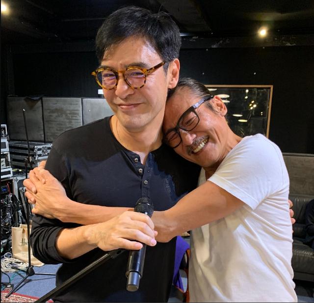65岁钟镇涛演唱会,梁家辉关之琳邱淑贞等群星荟萃,两女儿首秀|温拿