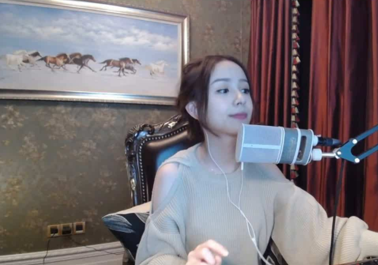 周二珂白色泳装大晒美腿,颜高音甜的她是当之无愧网红no.1!