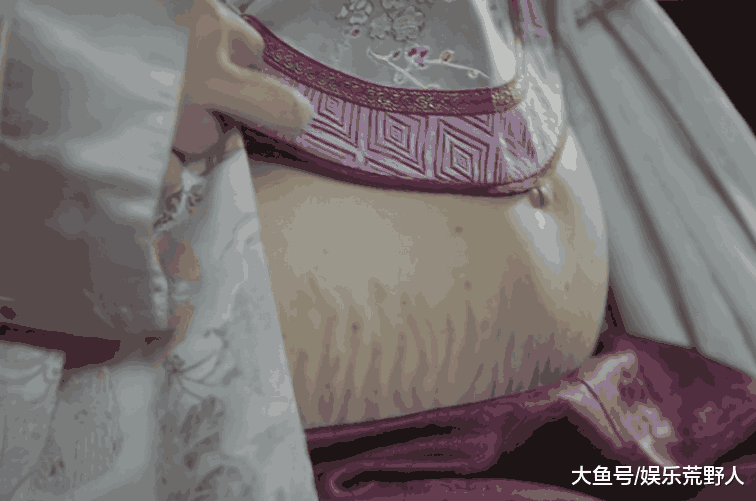 不过在预告中,海兰生产完侍寝,因为肚子上的妊娠纹,皇上表情上表示了"