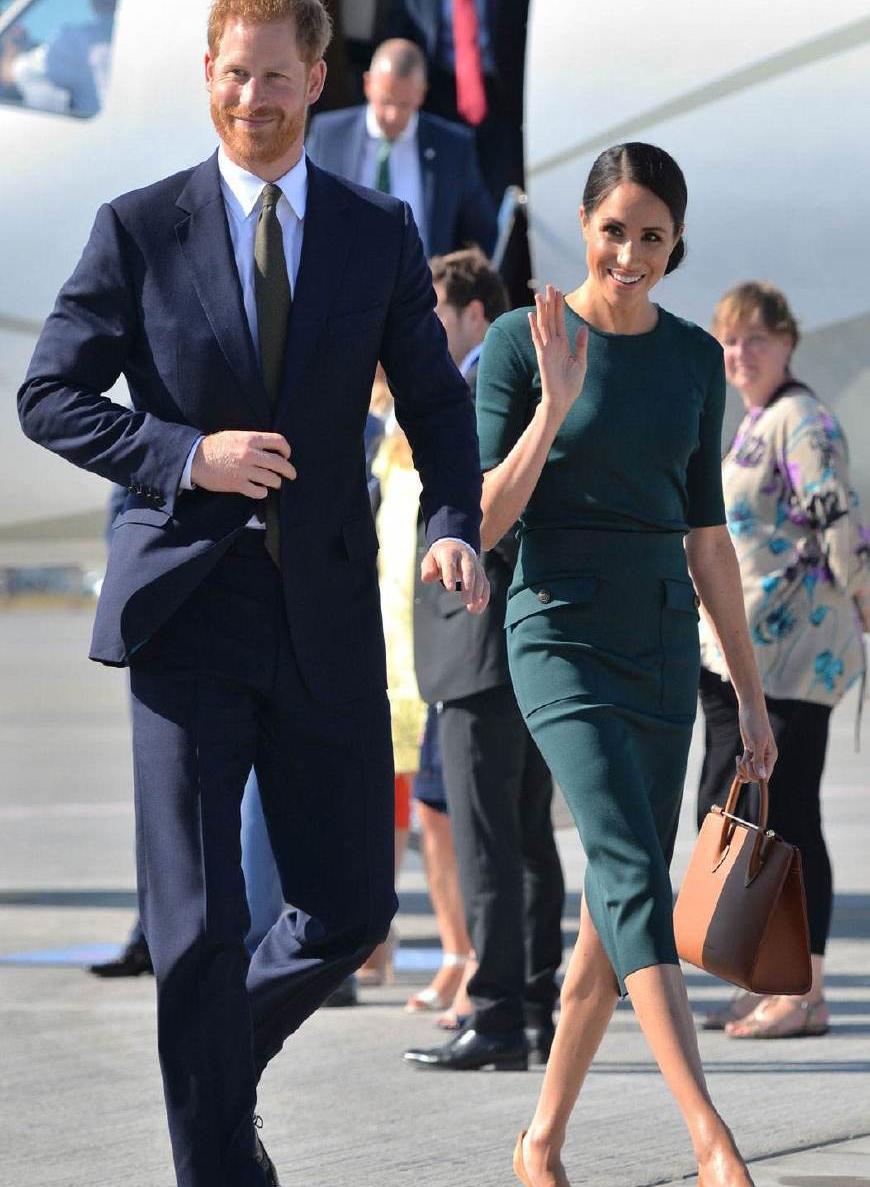 为什么都是参加国宴,凯特王妃戴着戴妃留下的王冠,而梅根没有?