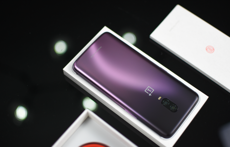 浪漫炫彩的电光紫, 诠释科技的浪漫, 一加6t给你好看!