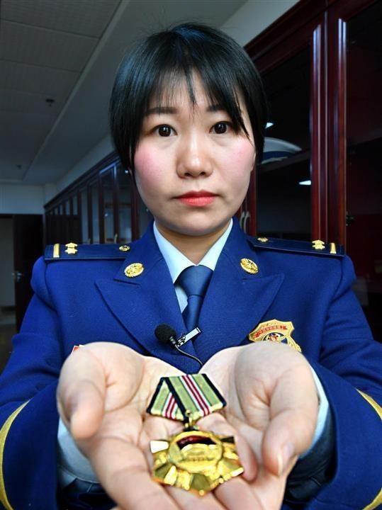 武汉女消防员宋文静:继承父亲的遗志,我穿上"火焰蓝"消防服