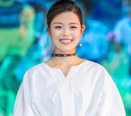 同是童星,乖巧的杨紫长大却要整容,小时巨丑的她现却成全民女神__财经头条