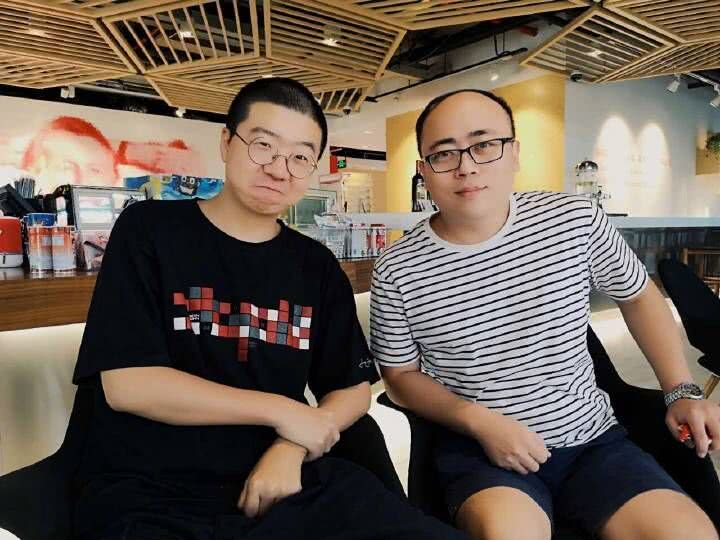 李诞女友晒"非洲黑人"般美照,而李诞深夜却跑去喝"开心酒"了