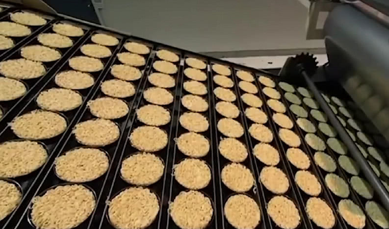 原来吃了那么多年的泡面它的制作工序是这样的真是长见识了