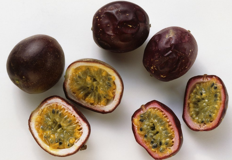 南方特有的水果浑身是籽被誉为果汁之王亩收益可达2万多元