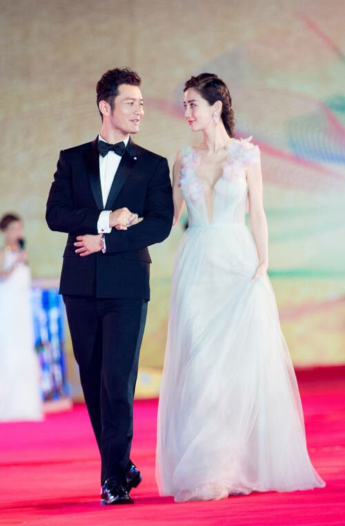 男女星携手走红毯:黄渤真勇气,闫妮真女神,最后一对出场爆棚!