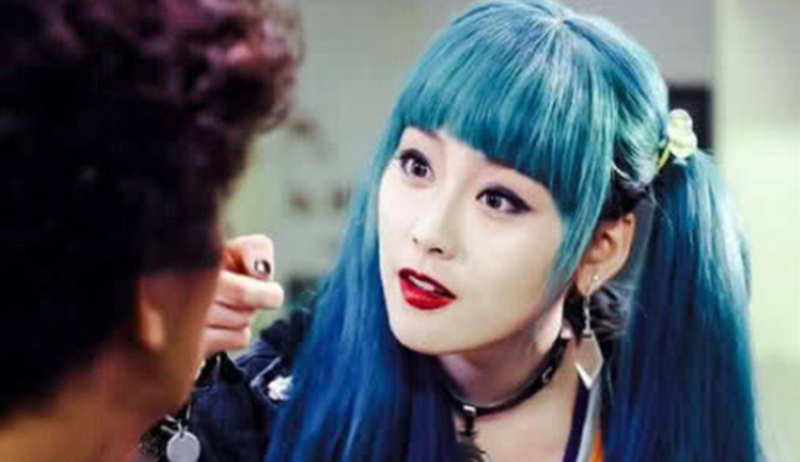 大家都被骗了,原来《唐人街探案》女黑客一点不丑,生活照美哭了