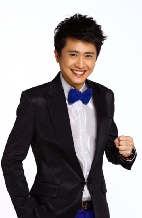 央视主持杨帆大方晒女儿照片亲子同游故宫爱女之情溢于言表