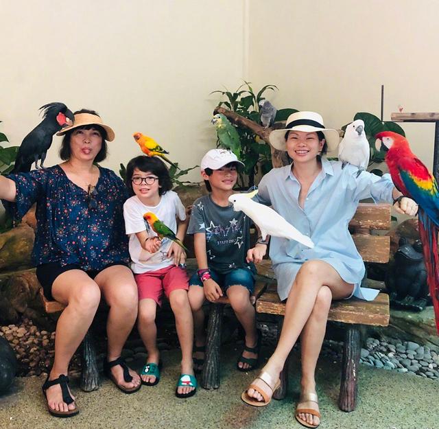 吕燕晒一家外出旅行照,外籍老公携儿子罕见同框,37岁的她太好命
