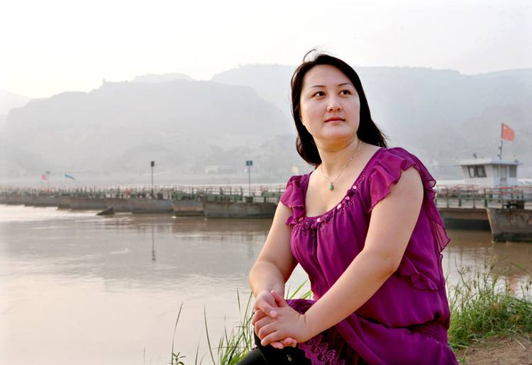 俺家大嫂吨位比贾玲高,孙子会打酱油了,还爱打扮爱拍照还是村花