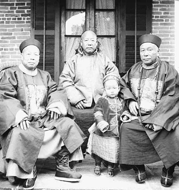 十张罕见晚清社会老照片:第六张让人不忍,太心酸!