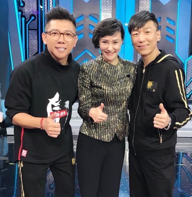 跳水女皇高敏现状,经历两段婚姻生下两儿子,48岁仍年轻漂亮