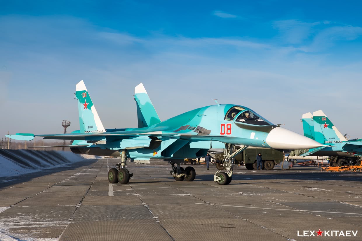 苏-34战斗轰炸机前往停机坪,俄罗斯军队已经在多次战斗利用它对敌人