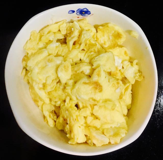 记忆中爸爸的下酒菜儿,大葱炒鸡蛋的家常做法