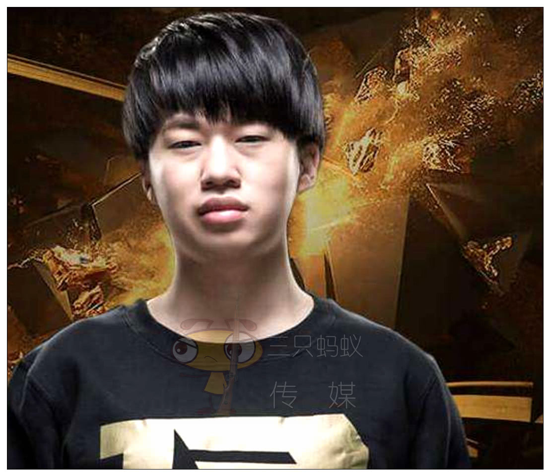 rng小虎首开直播被人狂怼,全程冷脸就说了一句话,网友:心疼