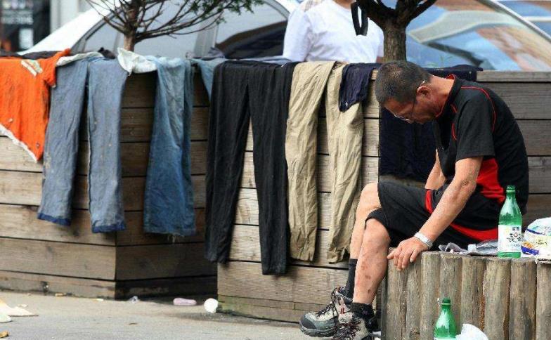 韩国的穷人,并没有因为韩国是一个发达的国家,而获得体面的生活