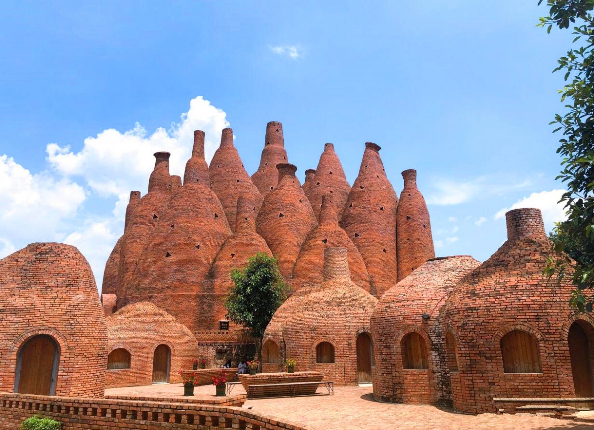 抖音带火云南东风韵小镇网友去了后悔莫及被咬满脚包