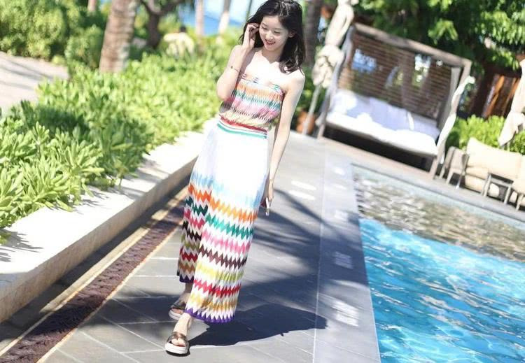 章泽天奶茶妹妹度假泳装太吸睛网友怪不得刘强东喜欢呢