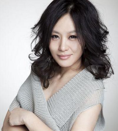 24岁成奥斯卡终身评委曾做9次试管婴儿失败今52岁仍想要孩子