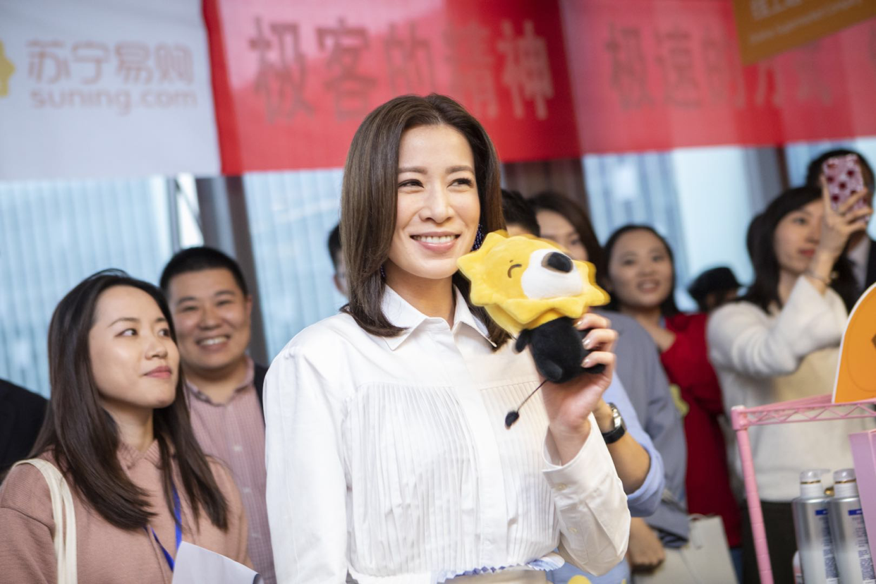 紫禁城发型总监双十一探访苏宁