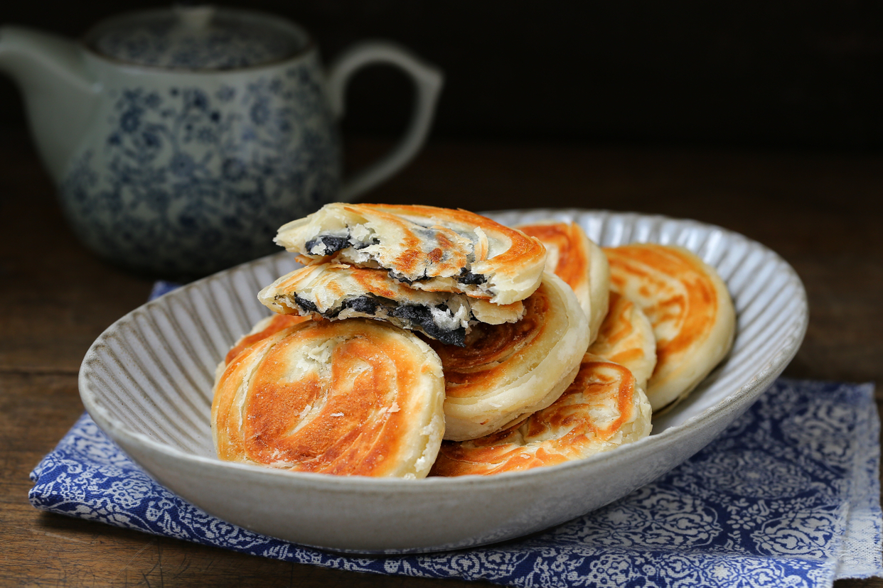 平底锅烙制油酥饼,简单易学分层多,一碰直掉渣,配方比例在这里