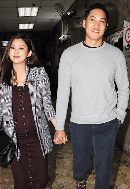 前tvb花旦获老公送千万豪宅 挺孕肚和老公选购家具|岑丽香|花旦|家具