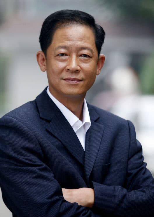 52岁王志文一家近照,老婆隐藏了整整10年,10岁儿子长相帅气