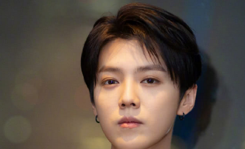 鹿晗出镜时从不留胡子,看到留"胡子"的模样后,也太.