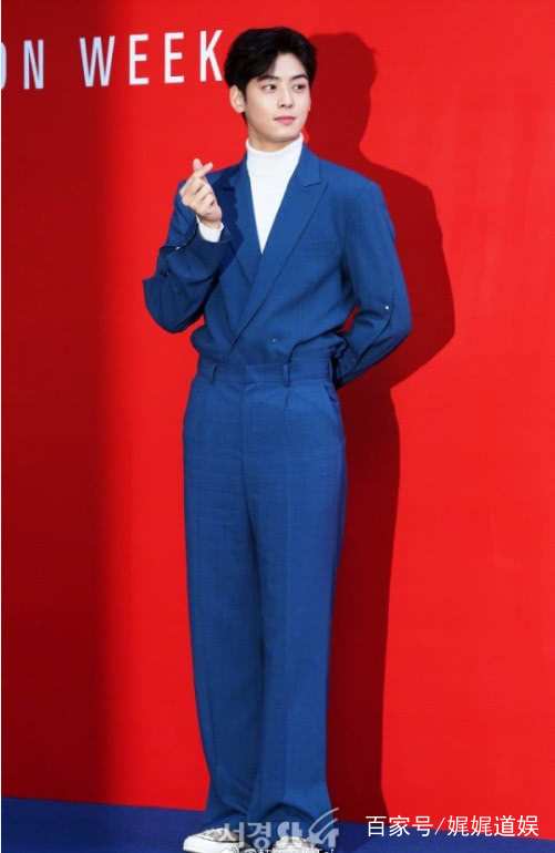 车银优真狠!为显腿长竟把西服扎进裤腰中,画风效果却如此时尚!