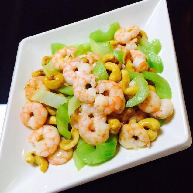 美食推荐:西芹腰果虾仁的做法