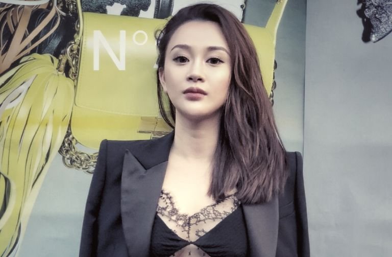 而在近日,陈昱霖父母以女儿账号@陈昱霖木木发公开信,指出去年中秋节