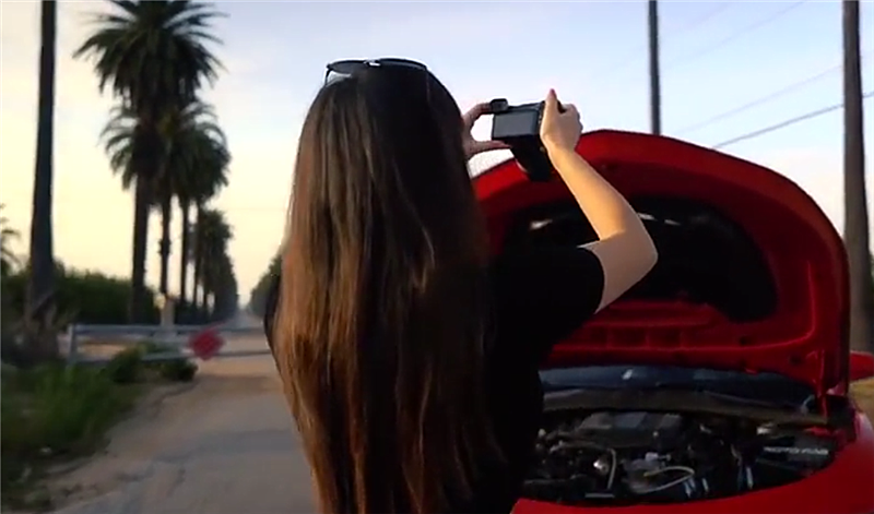 罕见科迈罗,3秒破百,百万超跑都有压力,女车主背影还很迷人!