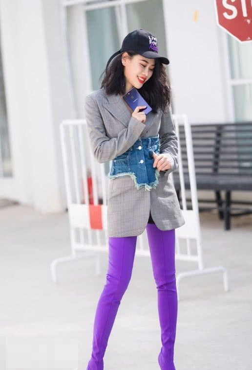 袁娅维穿一条1米长的靴子,难怪将裤子都套肚子上,这腿太逆天了