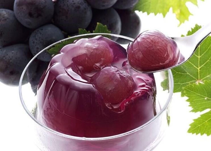 婆婆看葡萄便宜买了5斤,媳妇弄个新吃法,孩子连吃3碗都不够!