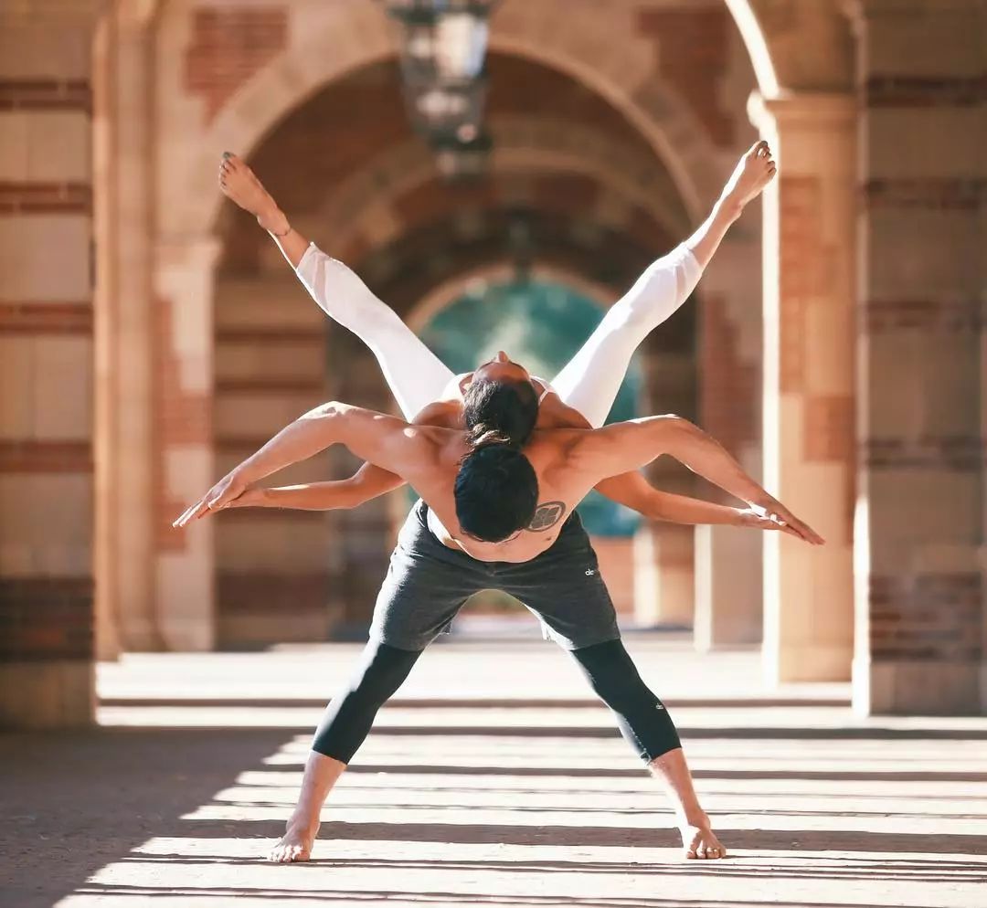 准备好了吗双人瑜伽修炼每天一同进步就是最大的幸福