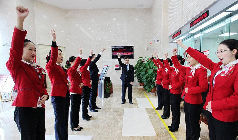 为什么年轻人不肯去每天"喊口号"的公司上班?背后原因很现实!