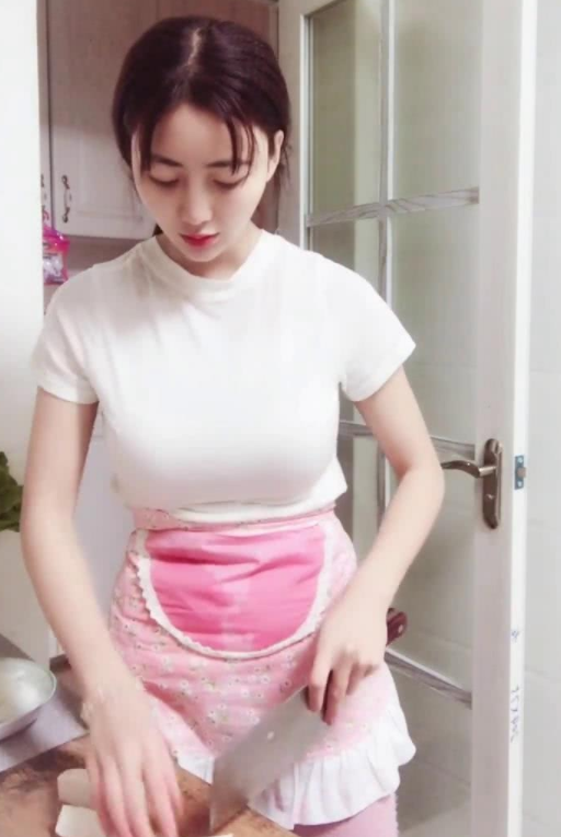 抖音最美厨娘上得厅堂入得厨房