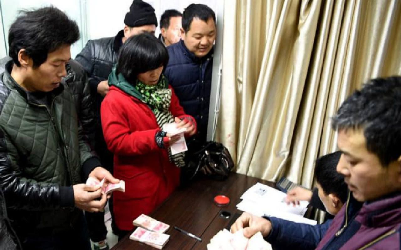 需要农民朋友们交钱的时候又来了,每一家至少需要6千元