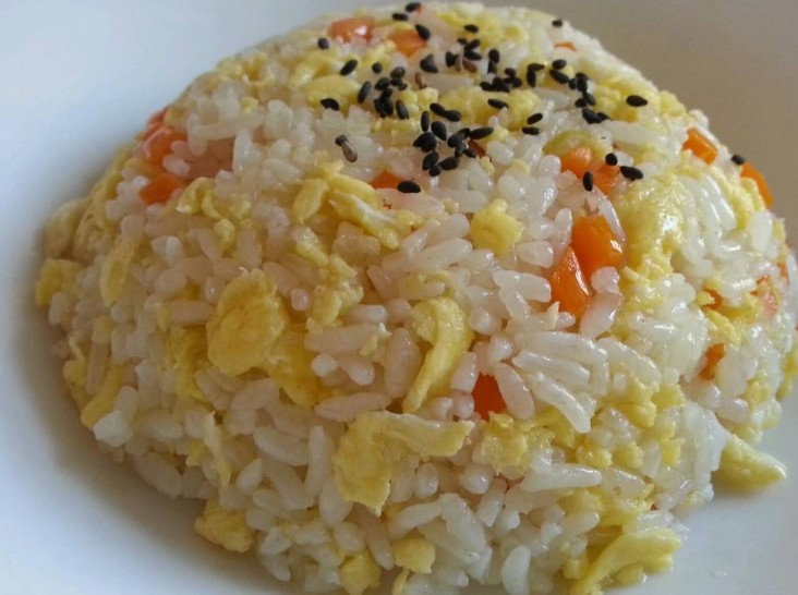 经专家考证,"卵熇"是一种用黏米饭加鸡蛋制成的食品.