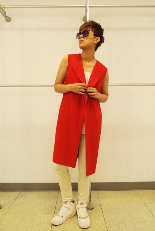 火箭少女杨芸晴也走过女人味的路线,穿白色裙子的时候好清纯啊!