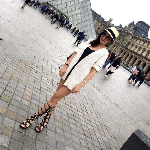 作为一名模特,陈若仪的身材当然是无可挑剔的,一米七二的身高在女生