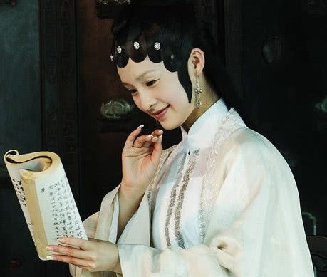 "薛宝钗"我认出来了,竟没认出王思聪,3年前这部剧人才济济呀