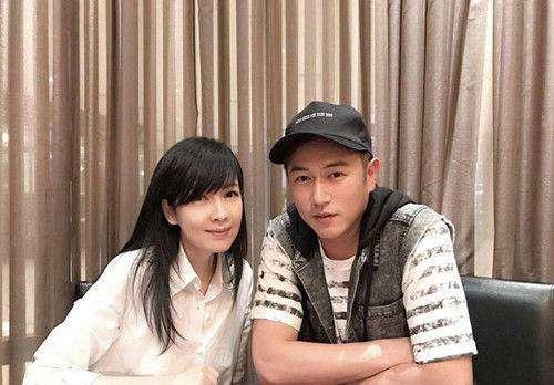 51岁周慧敏近照,老公追了她整整19年,网友:浪费了一朵鲜花