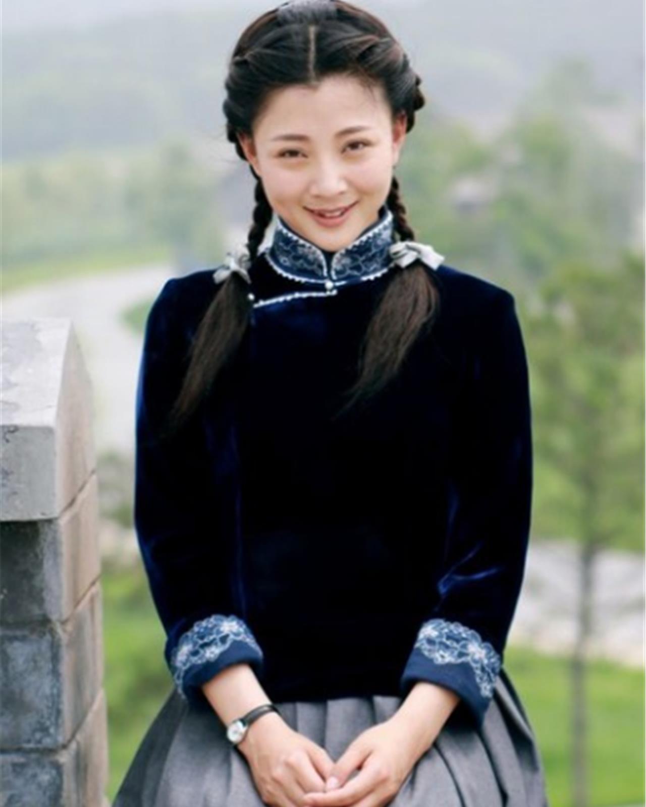 老公成为阶下囚果断离婚,因此无戏可拍,如今凭借4部戏回归