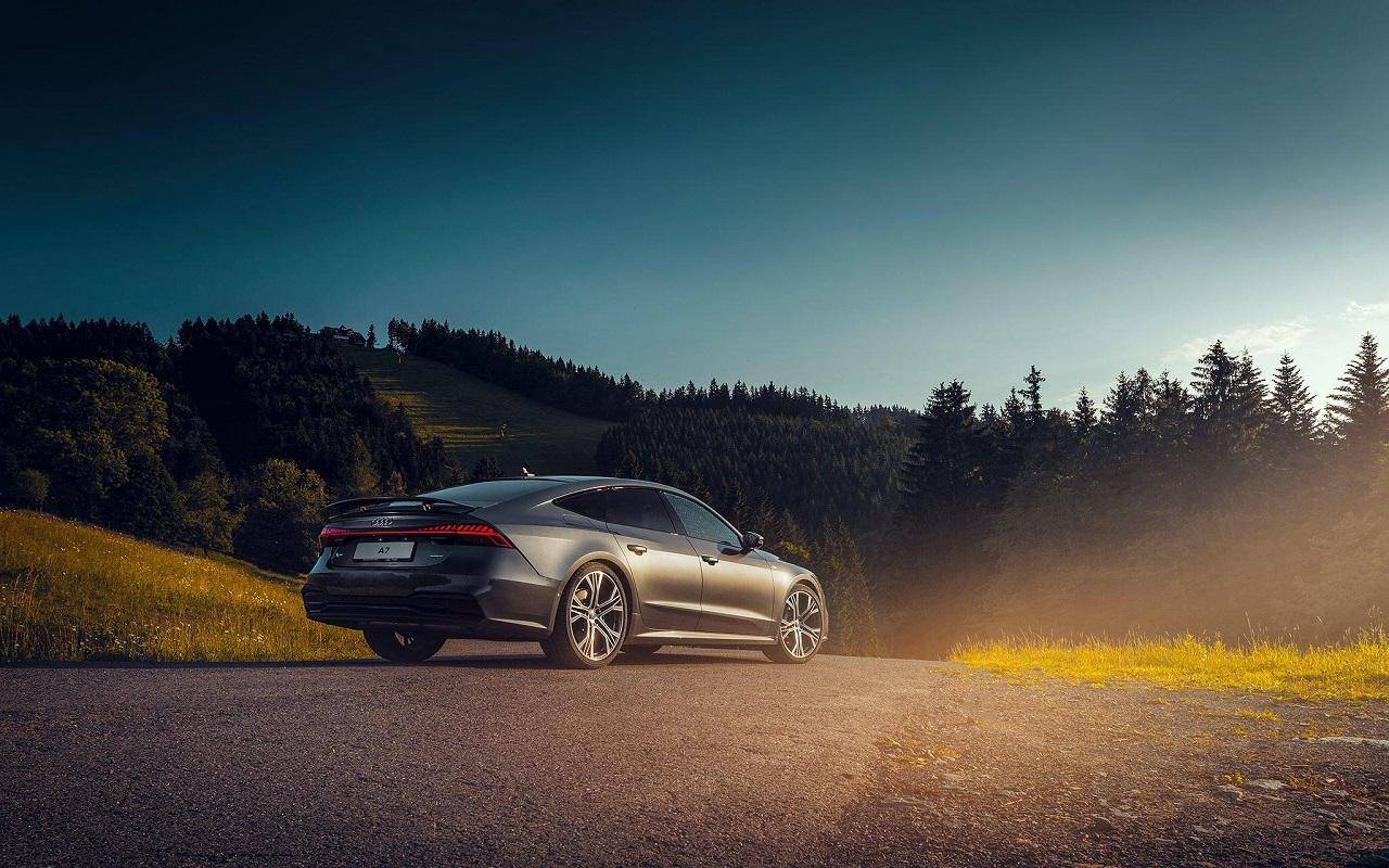 新款比老款更为时尚,车灯依旧是亮点