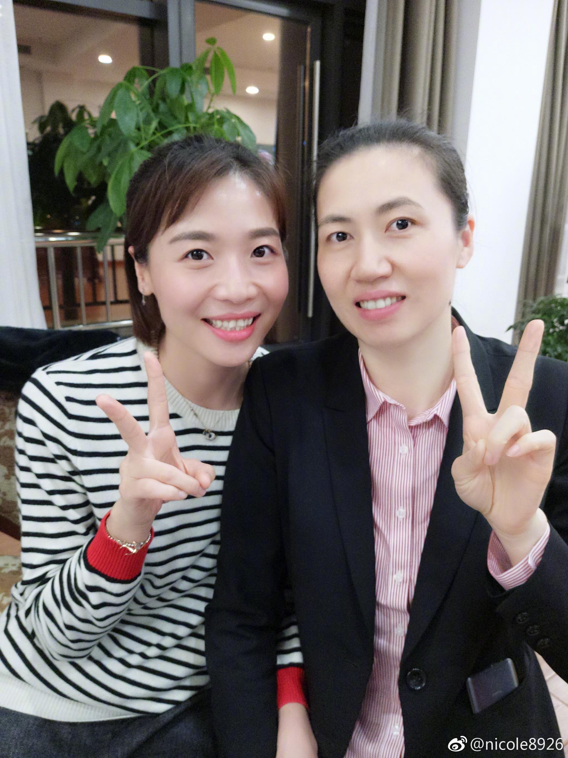 周苏红,赵蕊蕊,魏秋月合影!中国女排3美女同框,见证辉煌历史