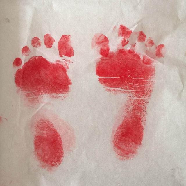 新生宝宝为何要留脚印?原来如此!