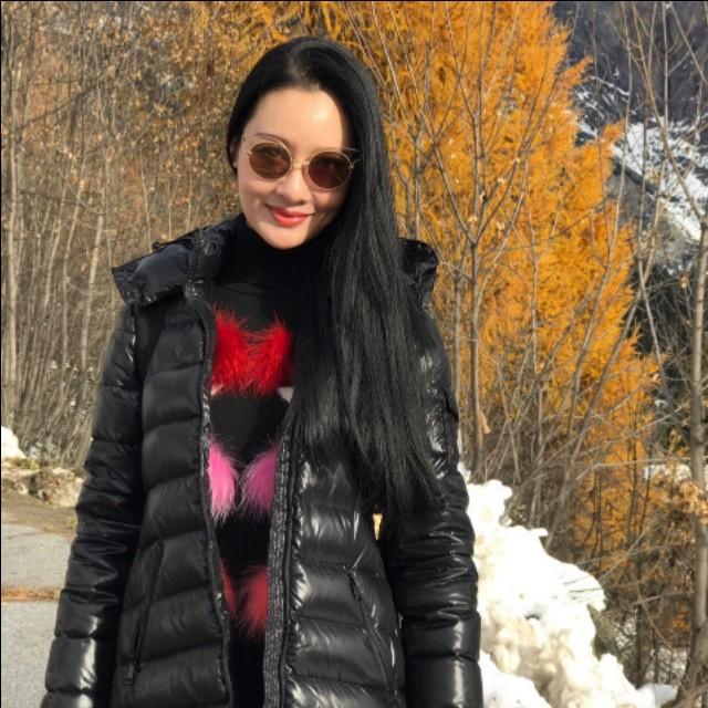 郭晨冬的事业为什么飞黄腾达?因为有这位漂亮女子在默默付出!